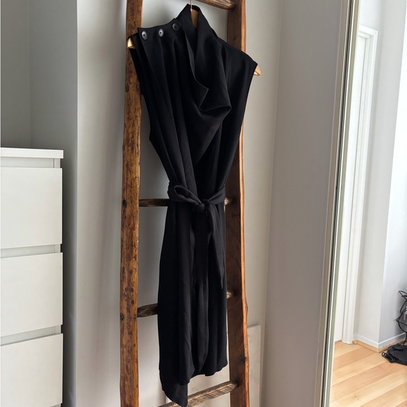 L’Autre Cote GGD Japanese Sleeveless Black Dress / Overlay - Picture 6 of 17